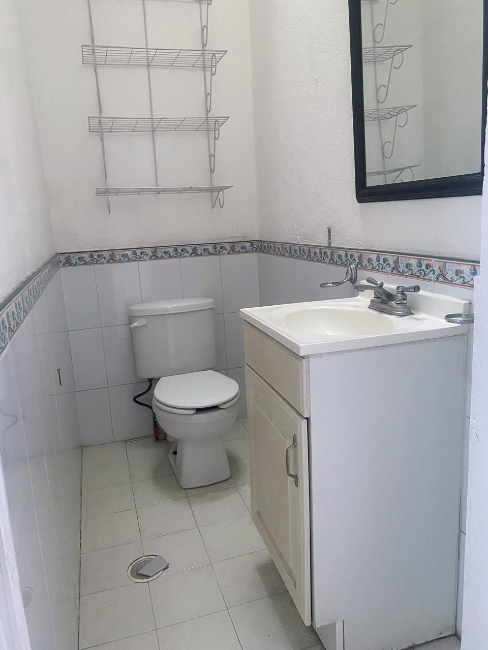 26 de 40: 1/2 BAÑO VISITAS