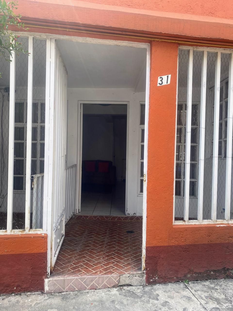 33 de 40: ENTRADA LATERAL