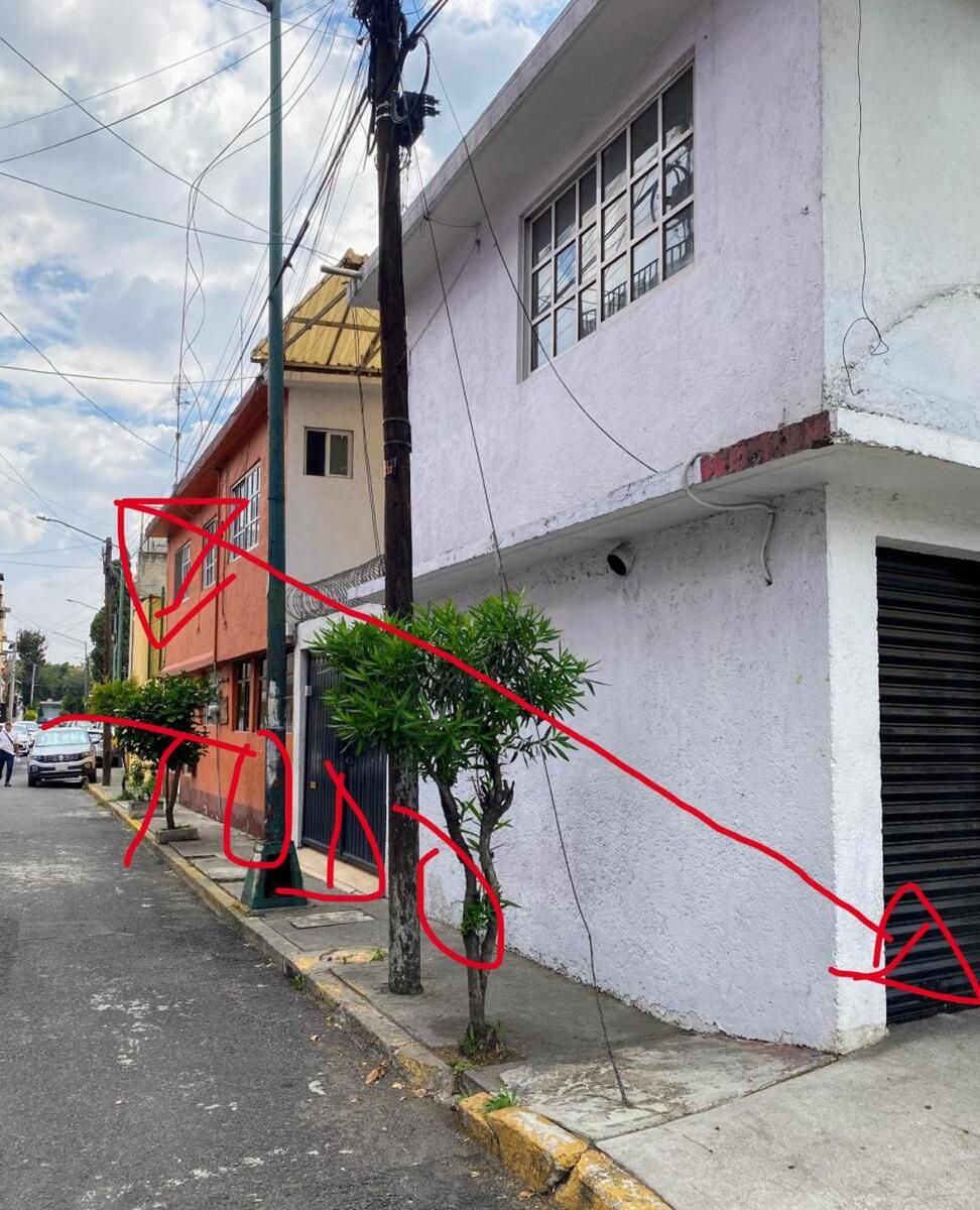 3 de 40: FRENTE DE LA CASA