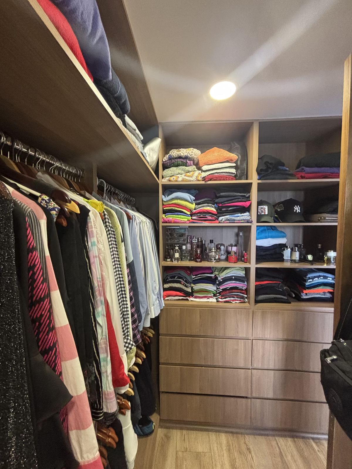 9 de 43: Vestidor