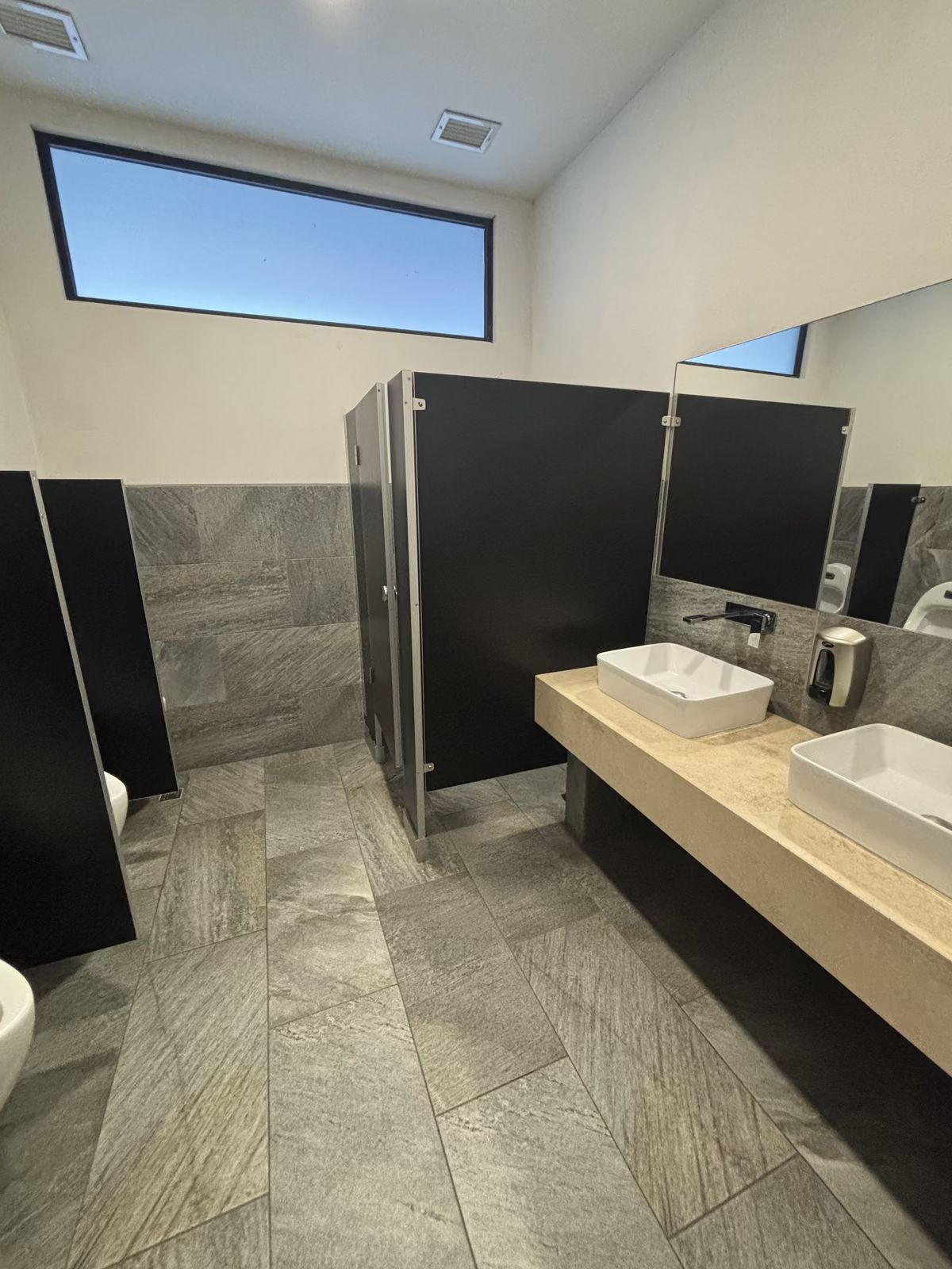 32 de 43: Baños Salón de Usos Múltiples
