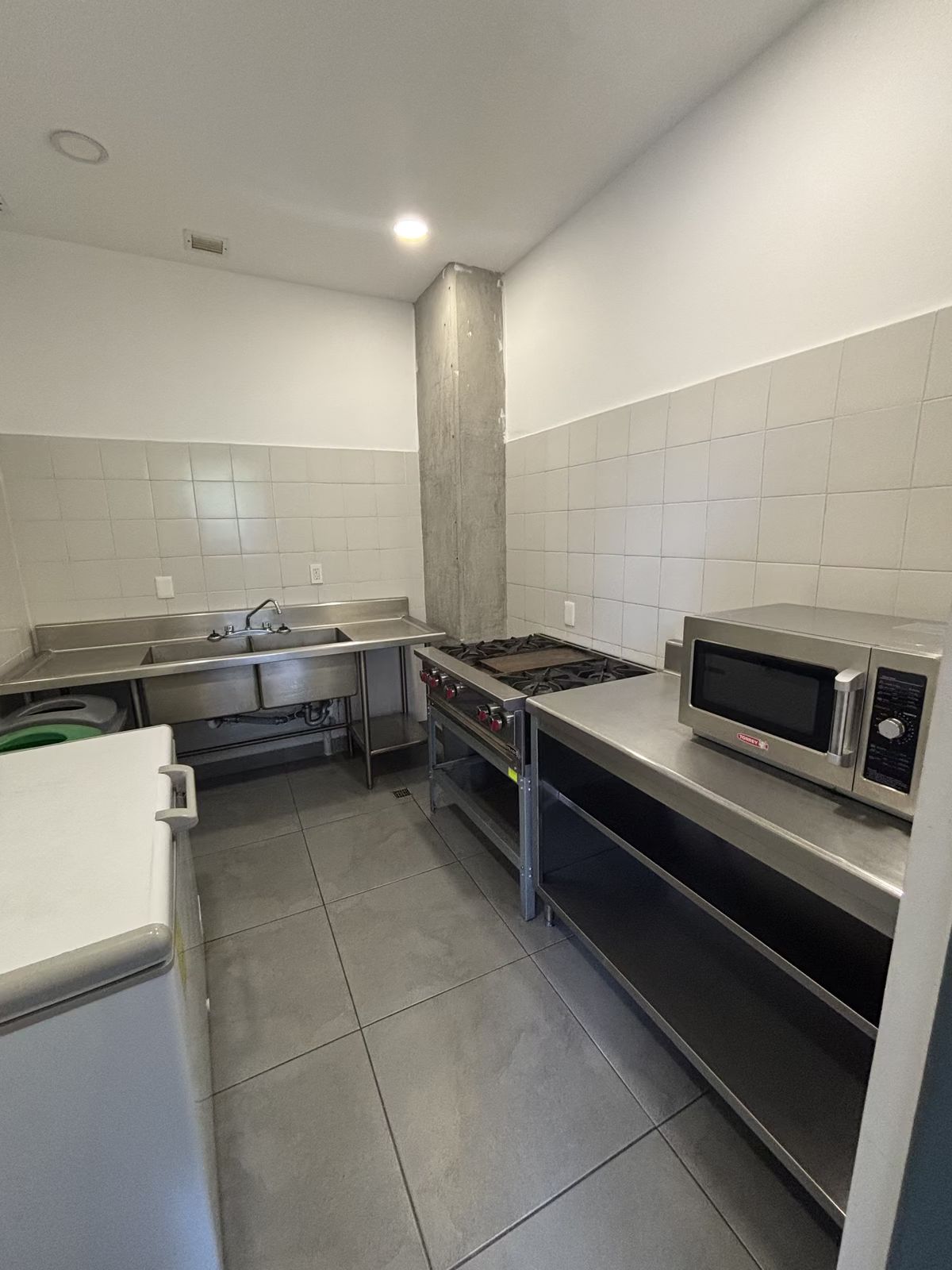 37 de 43: Cocina Salón de Usos Múltiples