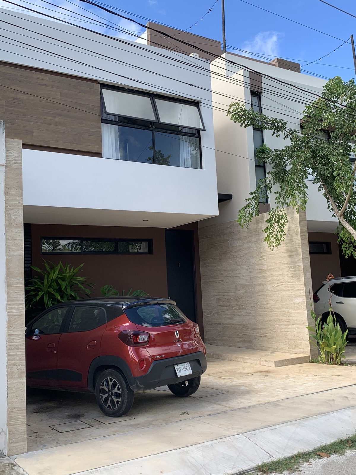 4 of 18: Garage techado para 2 vehículos