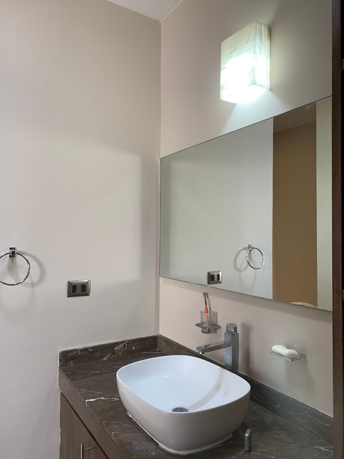 14 de 18: Baño habitación principal