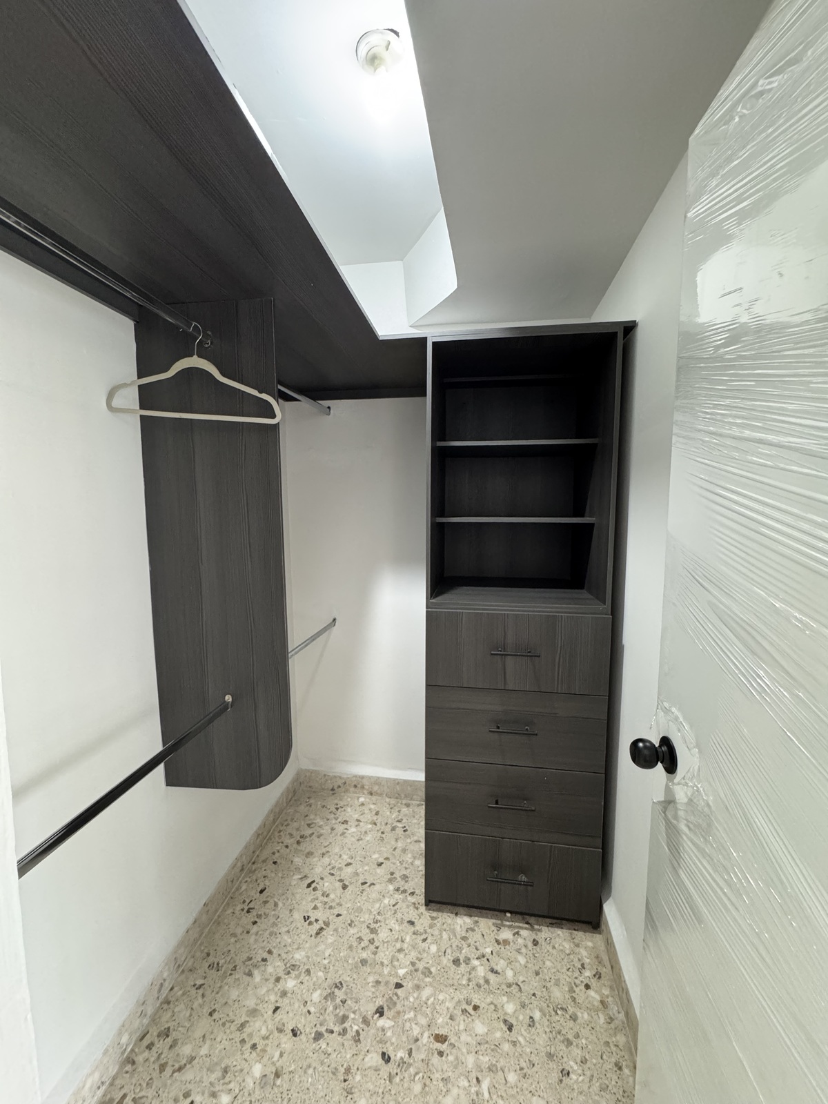 9 de 23: Walk-in closet