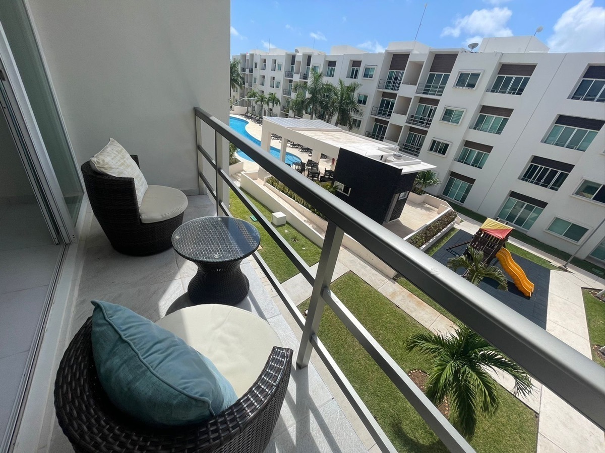 2 de 12: Balcon de la sala