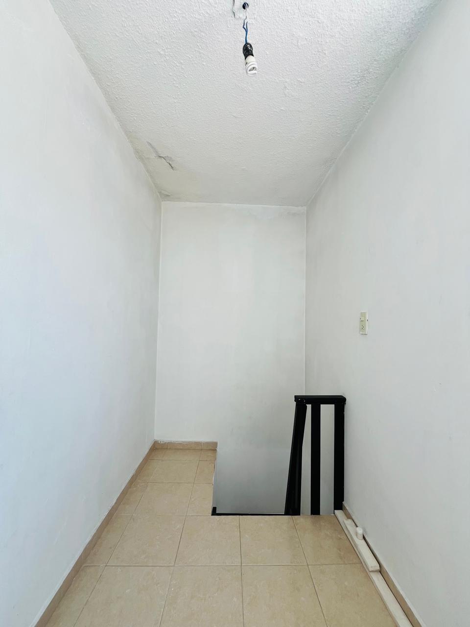 10 of 30: Bodega o estudio en planta alta