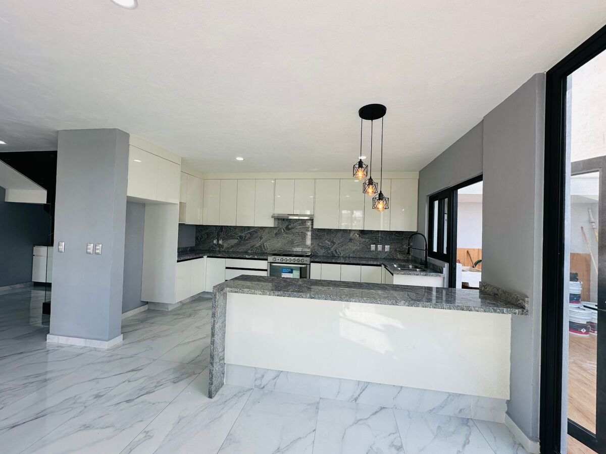 5 of 25: COCINA