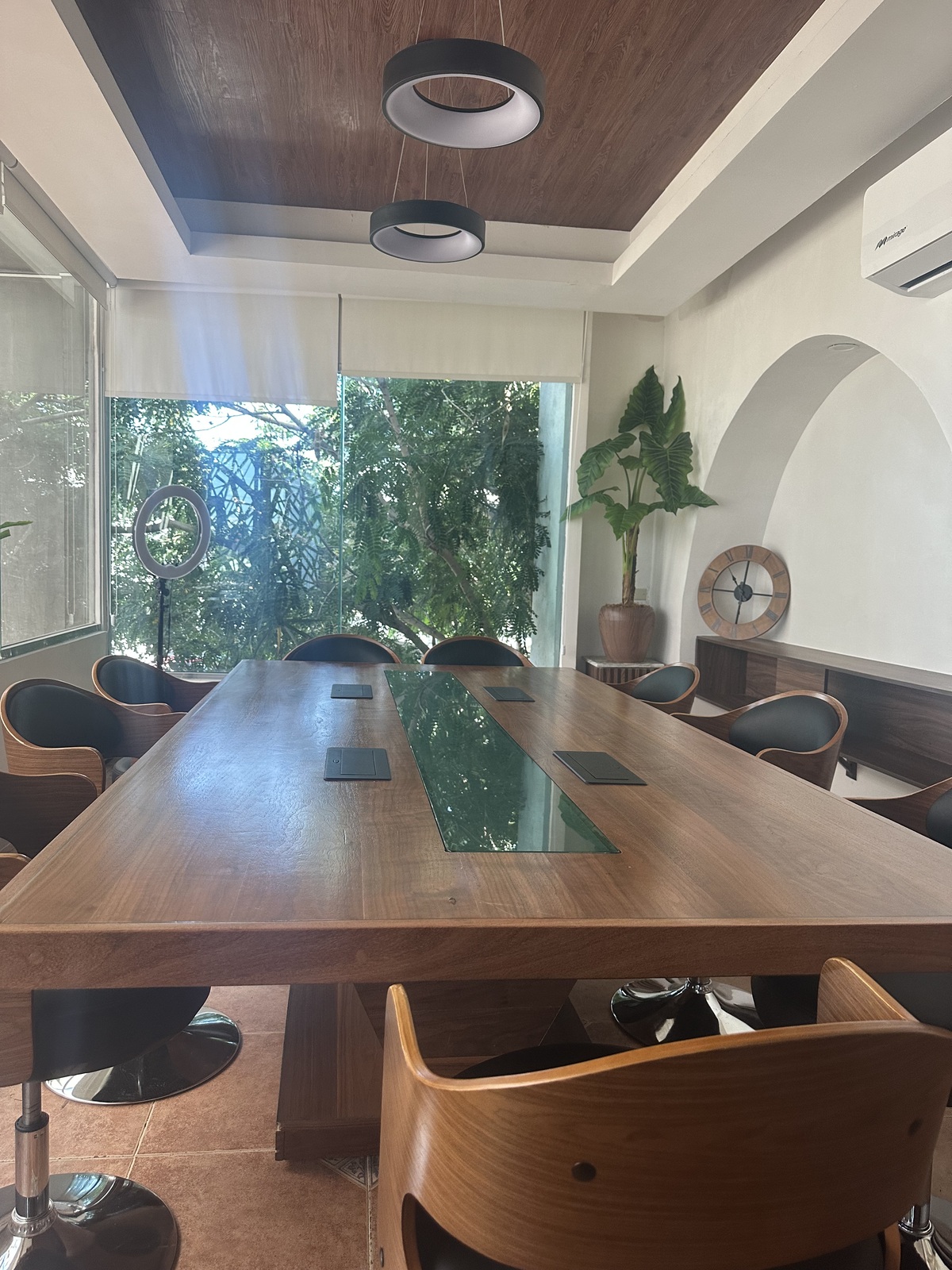 3 de 18: Sala de junta