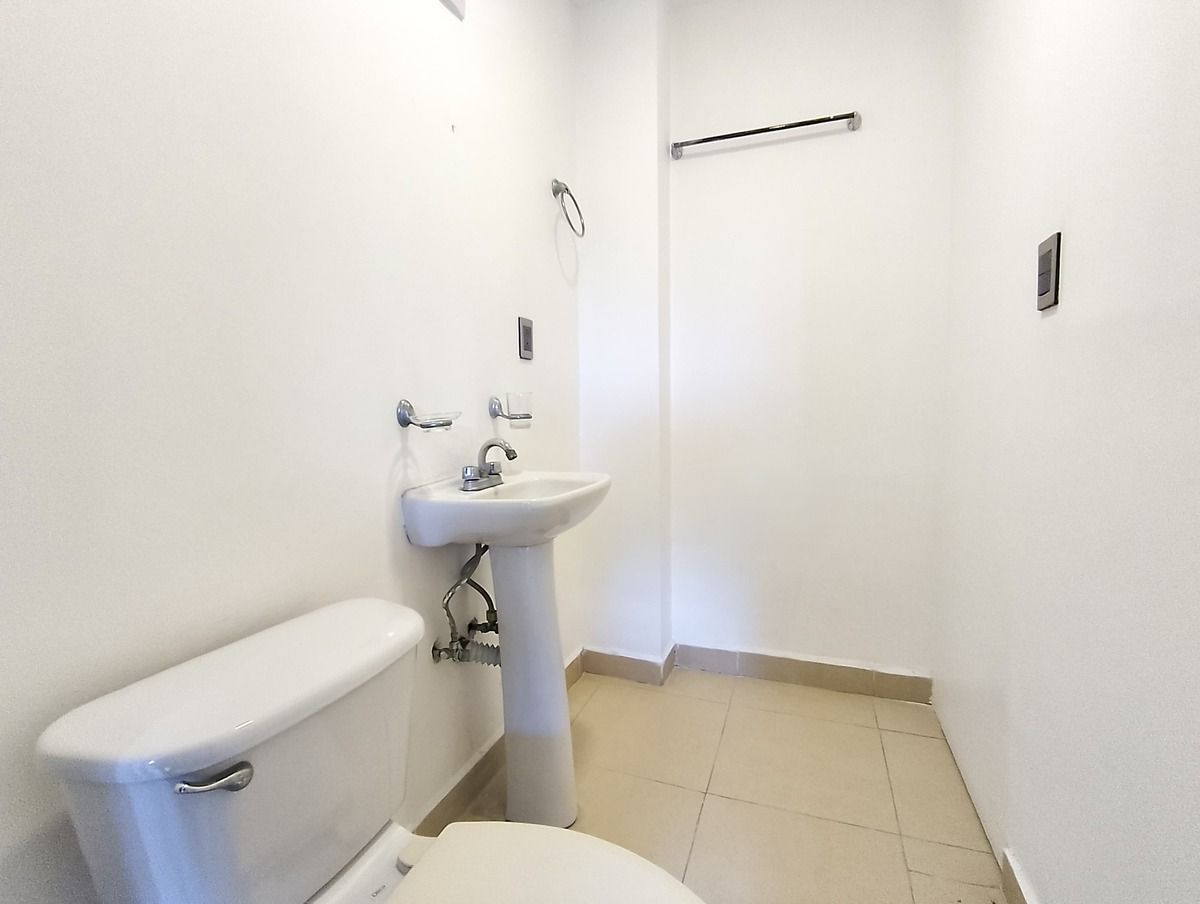 10 de 18: Oficina en Renta en Toriello Guerra Rayo Vende ®