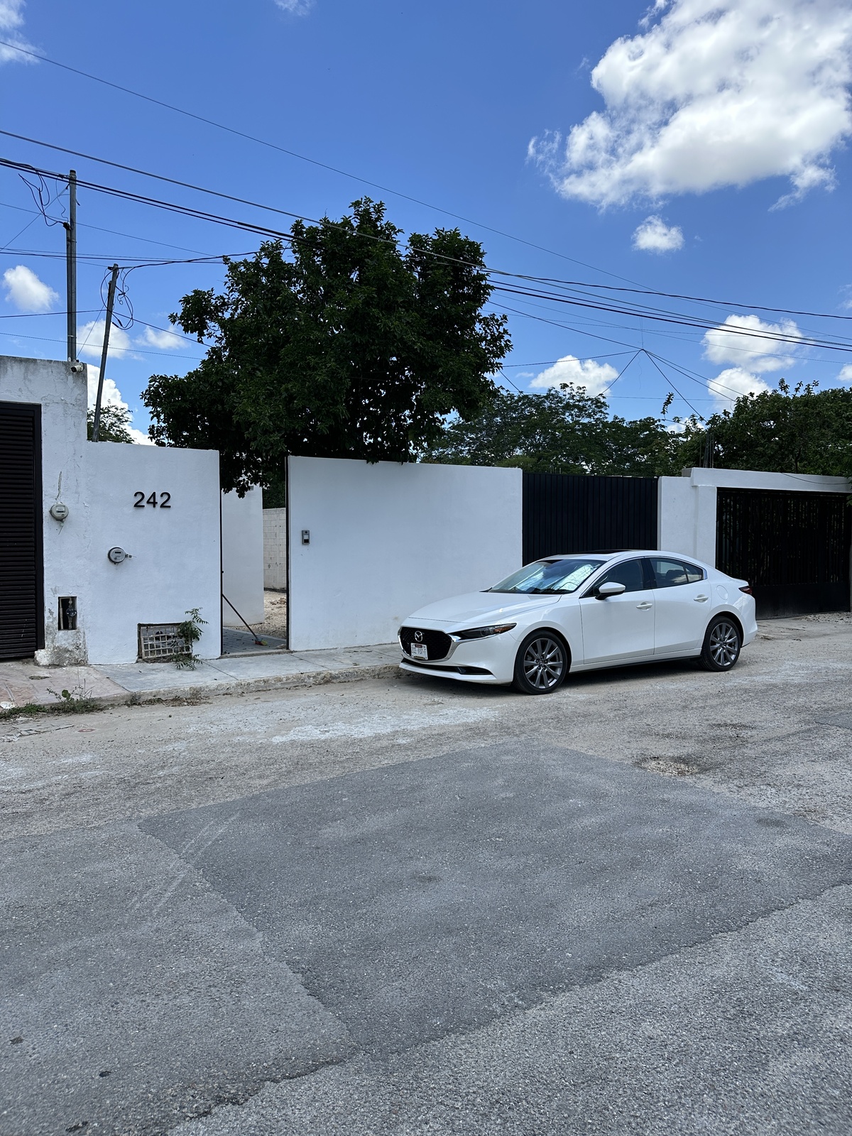 2 de 12: Fachada de oficina en renta San Angelo Montes de ame