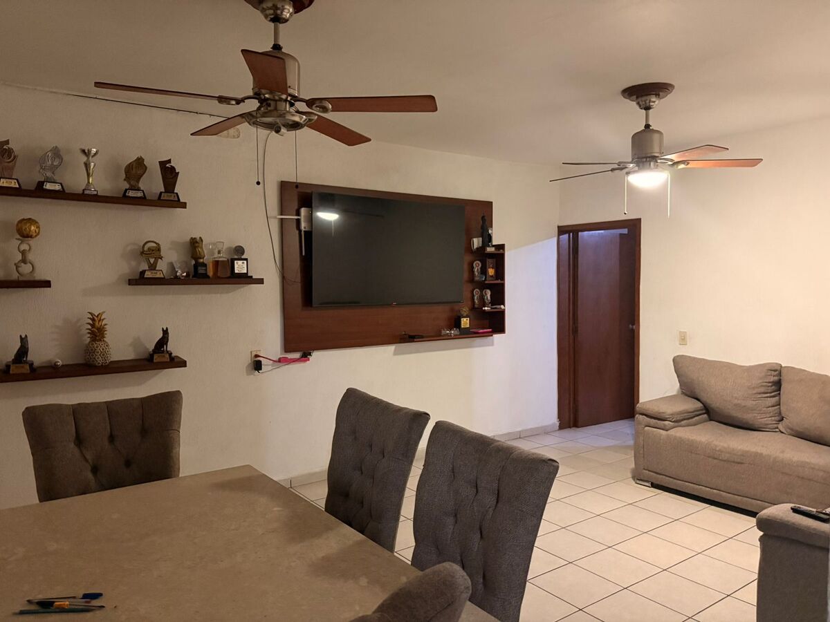OPORTUNIDAD INVERSIONISTAS 2 CASAS Y LOCAL COMERCIAL TONALA - foto 2