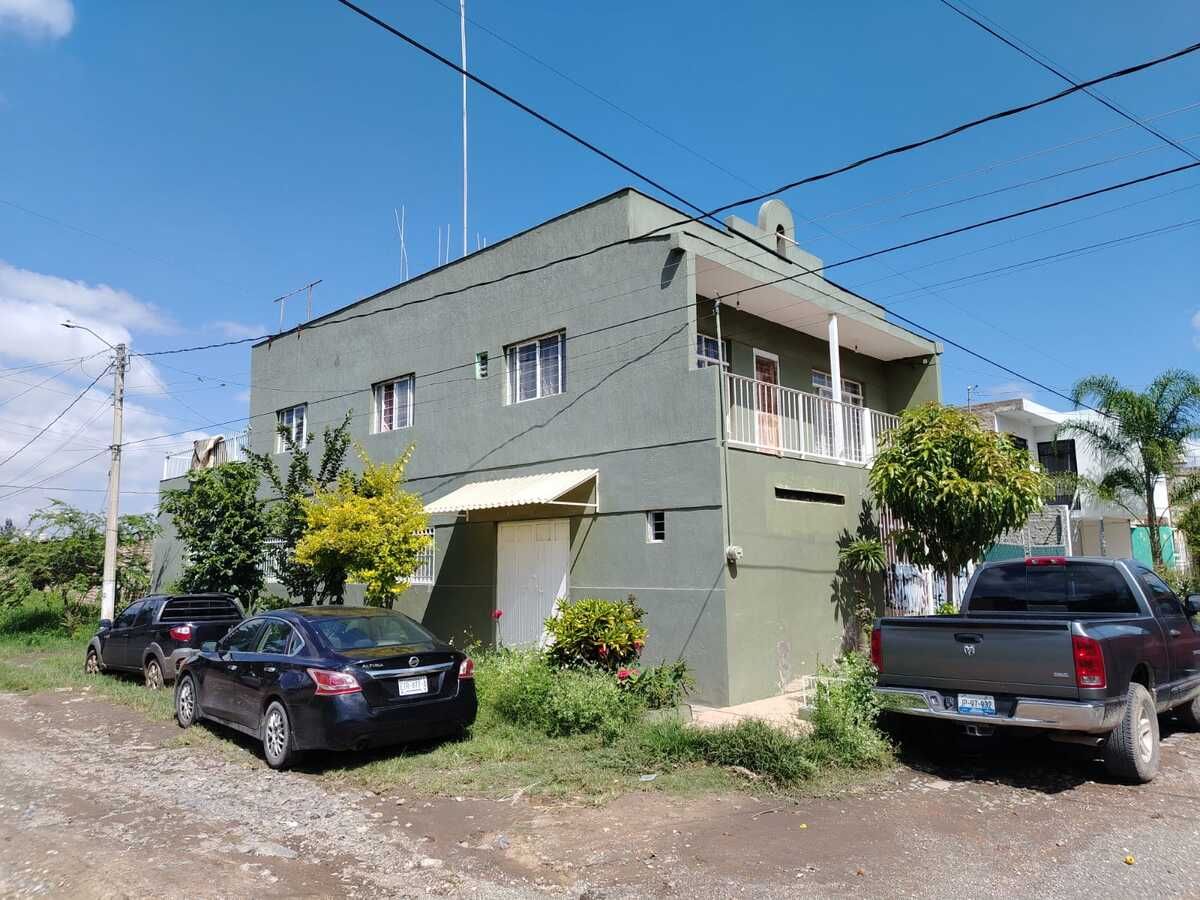 OPORTUNIDAD INVERSIONISTAS 2 CASAS Y LOCAL COMERCIAL TONALA - foto 1
