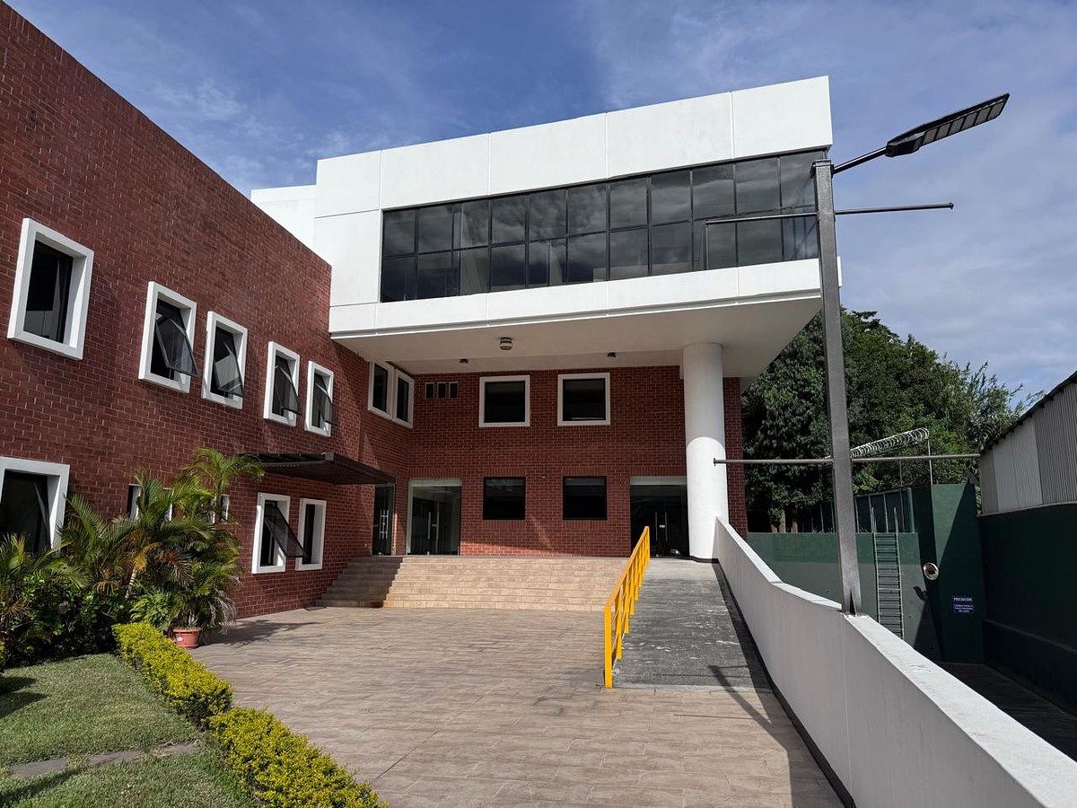 EDIFICIO EN RENTA 20 CALLE ZONA 10, foto 1 de 35