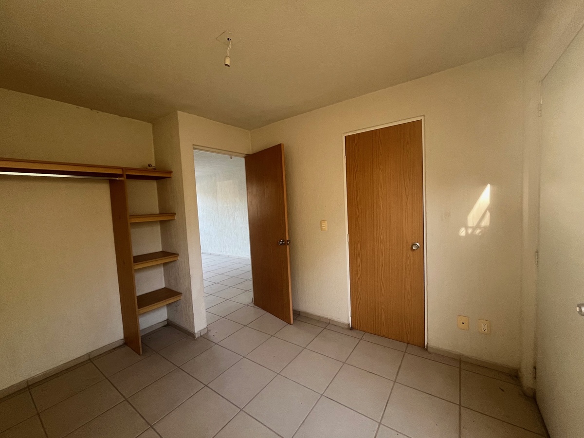 10 of 29: estudio con clóset y baño