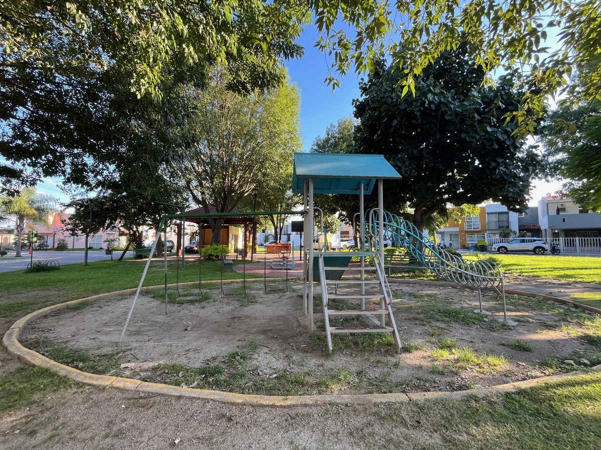 29 of 29: parque del condominio
