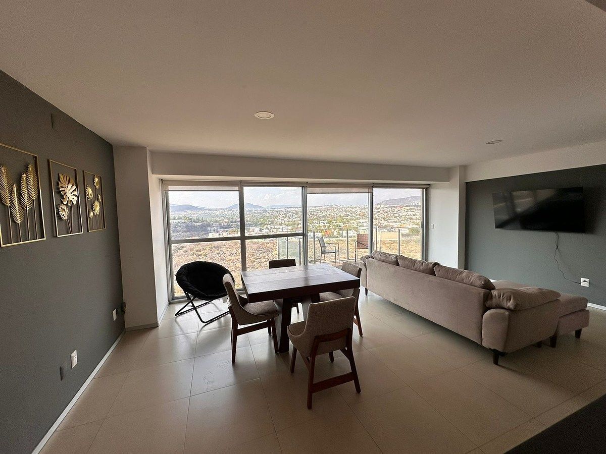 1 of 17: Sala y comedor