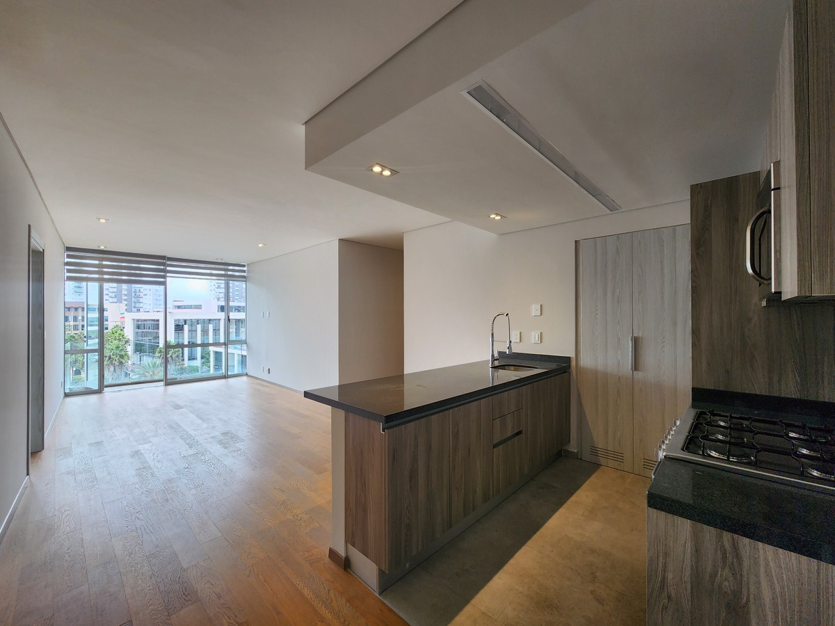 1 de 27: Sala-comedor y cocina abierta