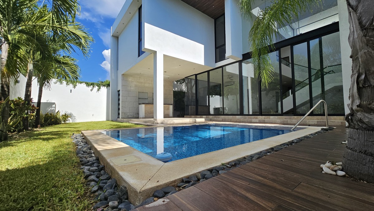 1 de 24: fachada jardin
