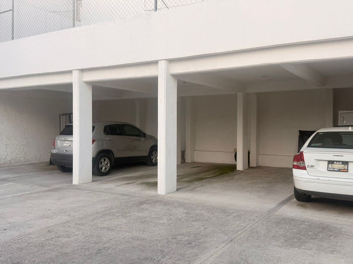 2 de 24: Estacionamiento para 2 autos