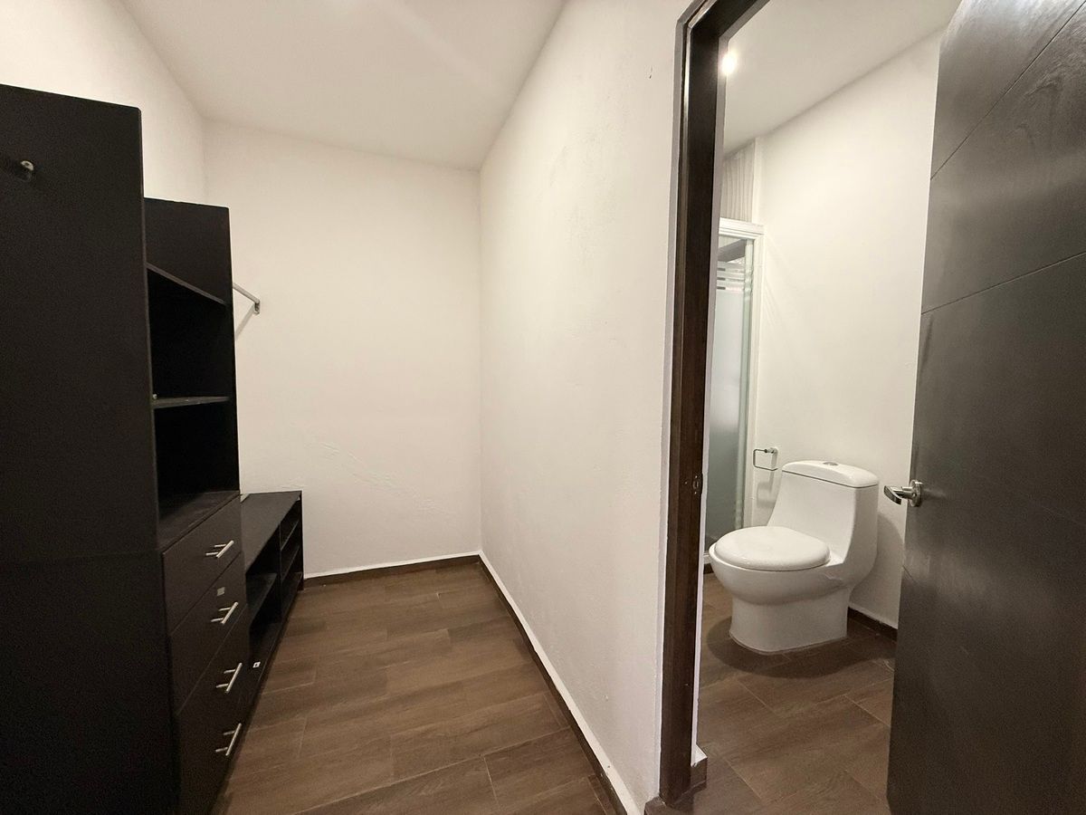 16 de 24: Vestidor Habitación 4