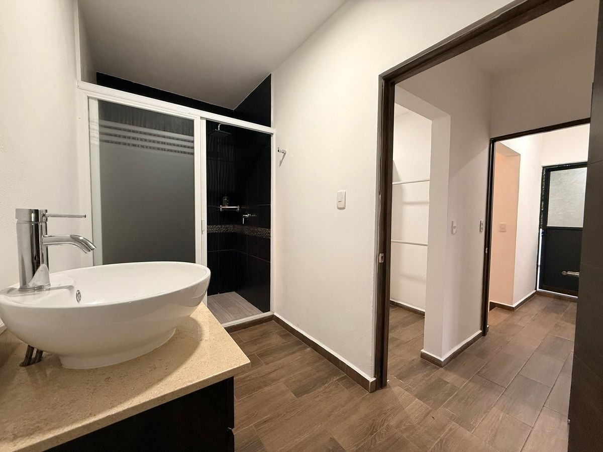 22 de 24: Baño habitación 1