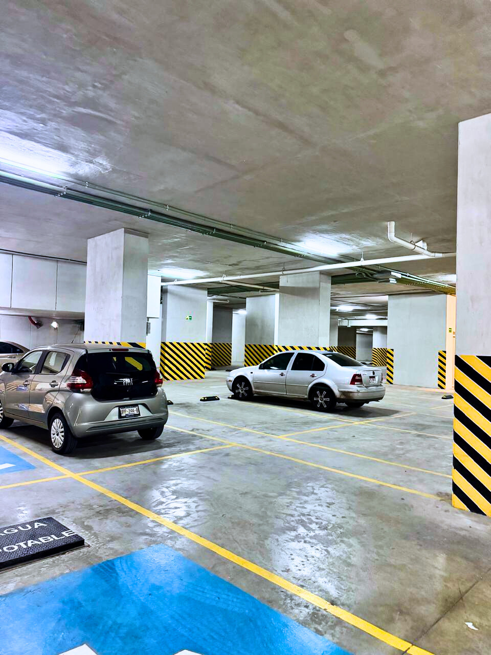 19 de 21: ESTACIONAMIENTO