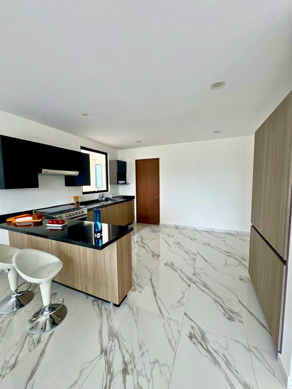 10 de 21: COCINA (LUZ NATURAL)
