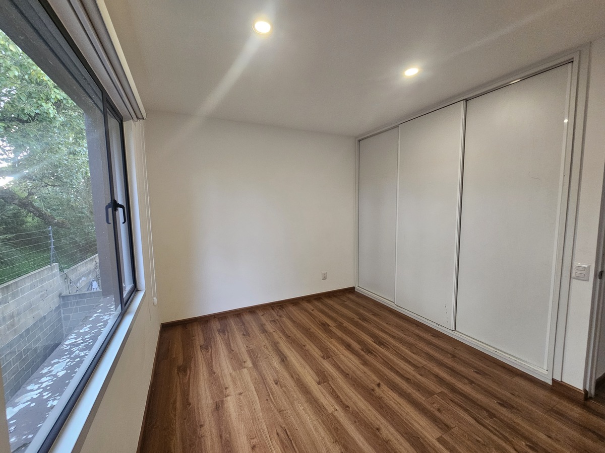 15 of 27: hab secundaria 3 con closet, comparte baño