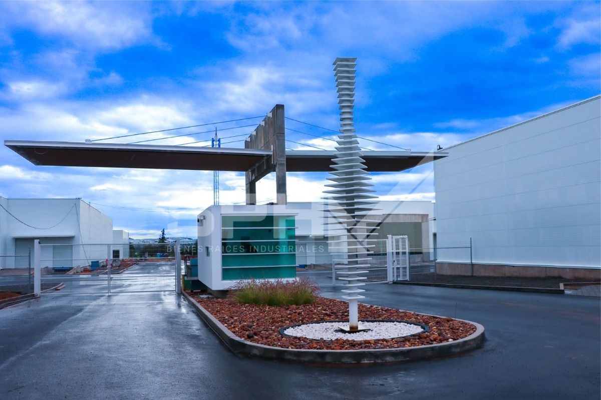 4 of 7: Naves Industria Ligera con Acceso Controlado 24/7