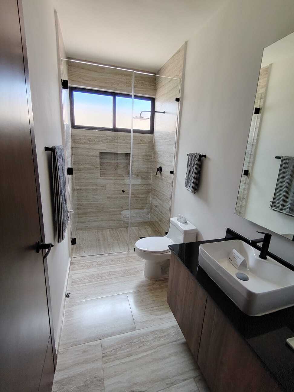 9 de 11: BAÑO COMPARTIDO VISITAS Y REC SECUNDARIA