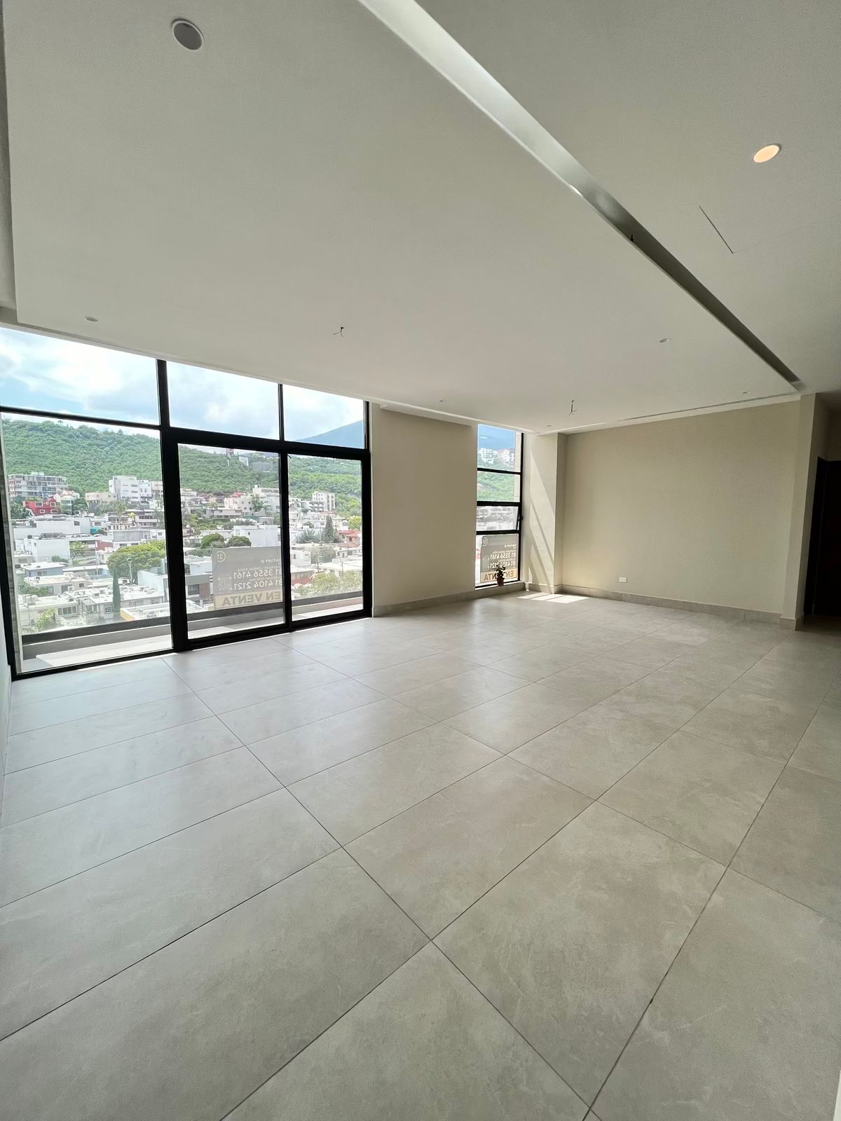 2 de 15: Area Social con balcón