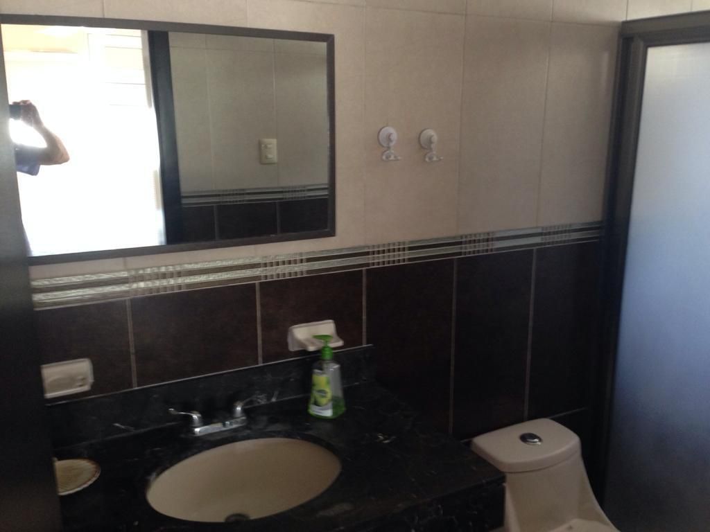 12 de 14: Baño completo