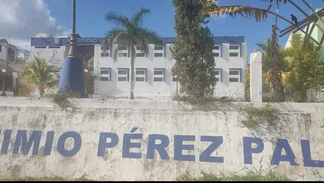 4 of 4: Escuela cerca del terreno