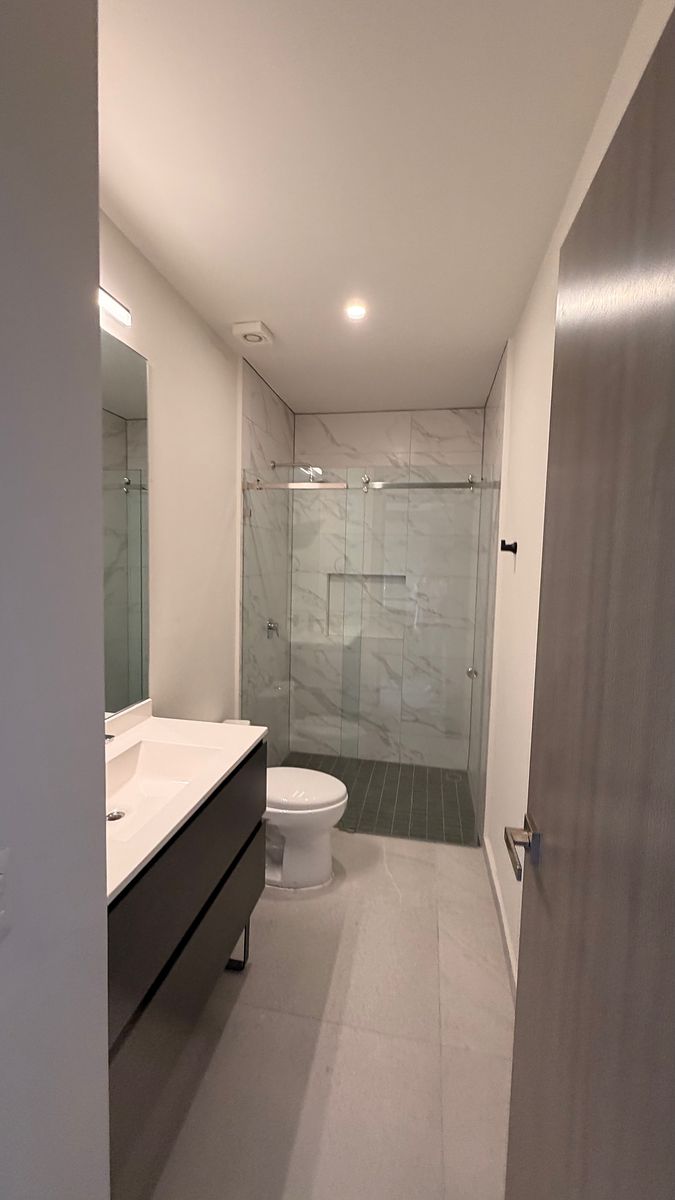 5 de 19: Baño 1  completo