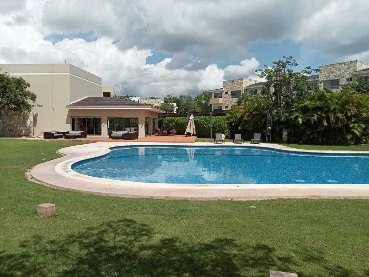 Departamento con vista al club en Yucatán Country Club