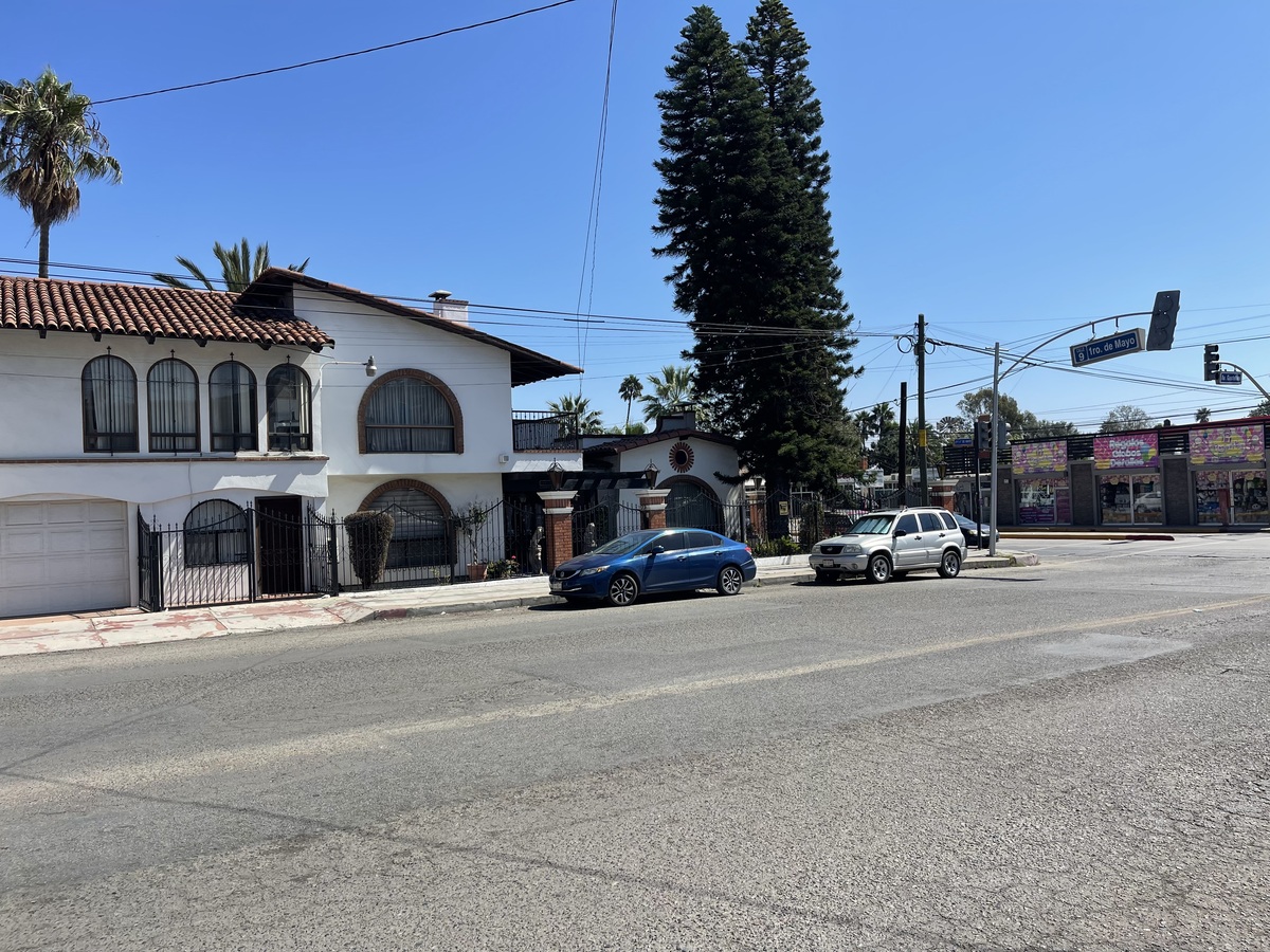 2 de 35: Calle Gastelum