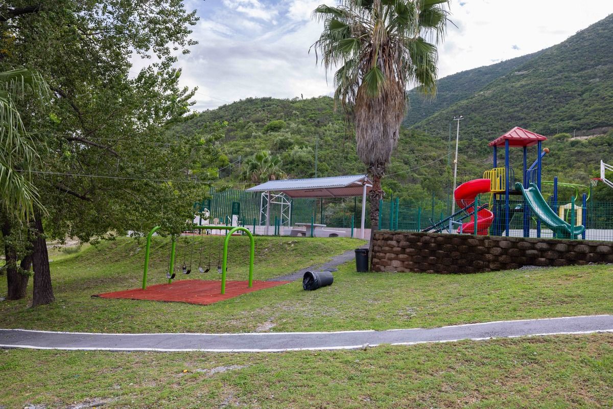 18 de 32: PARQUE DENTRO DE LA PRIVADA