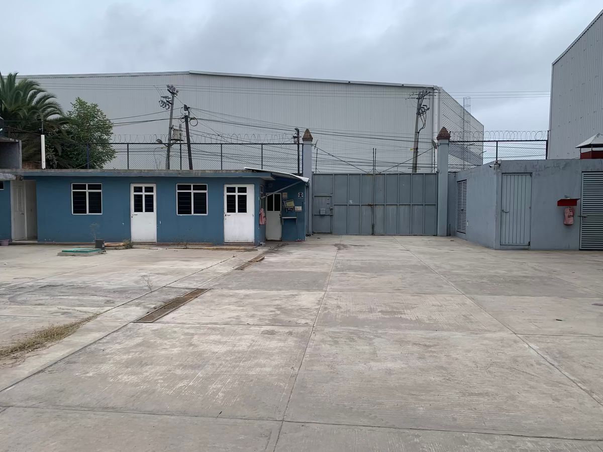 1 de 13: Vista por dentro acceso ppal