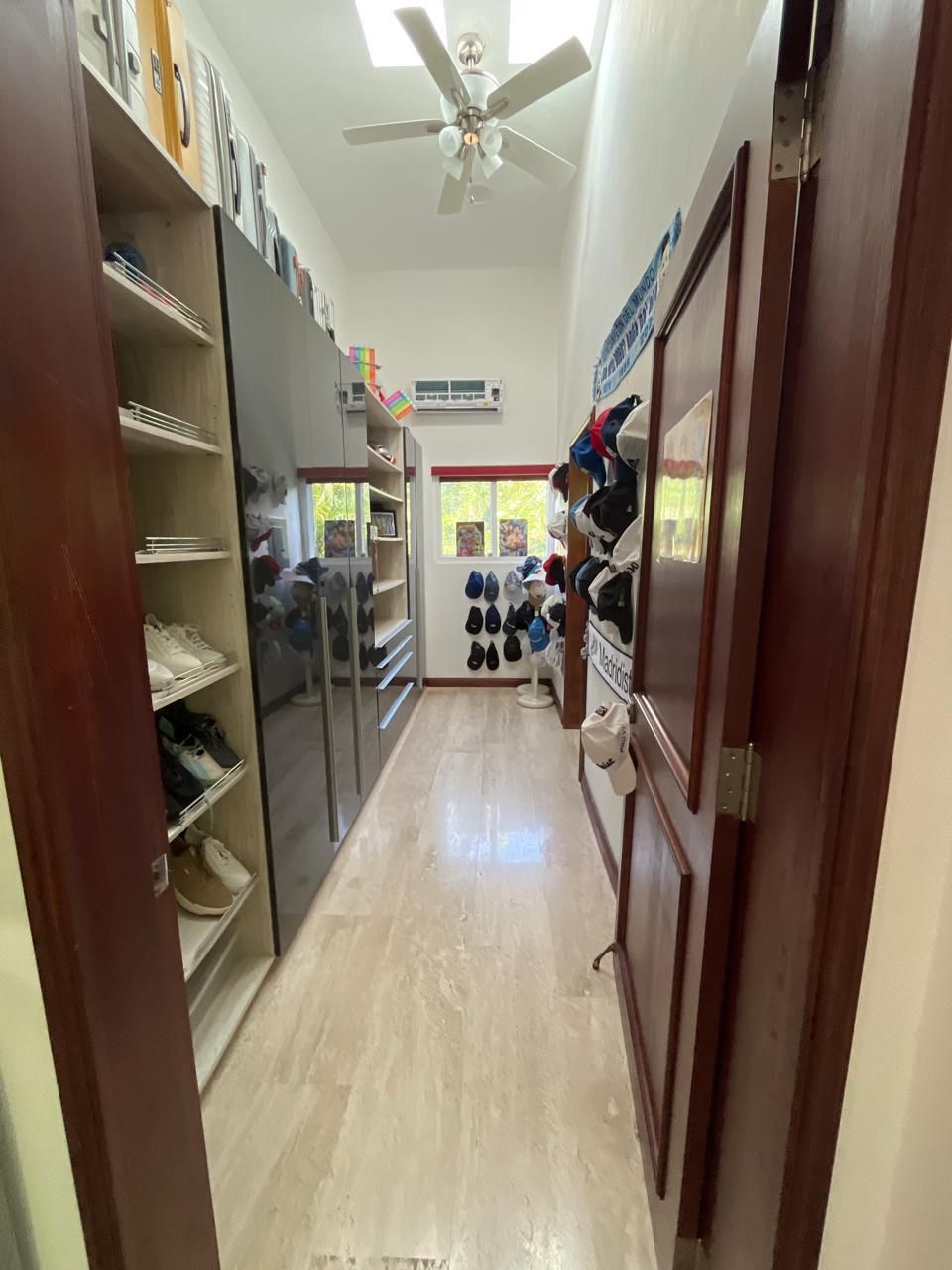 28 de 37: VESTIDOR REC. 2