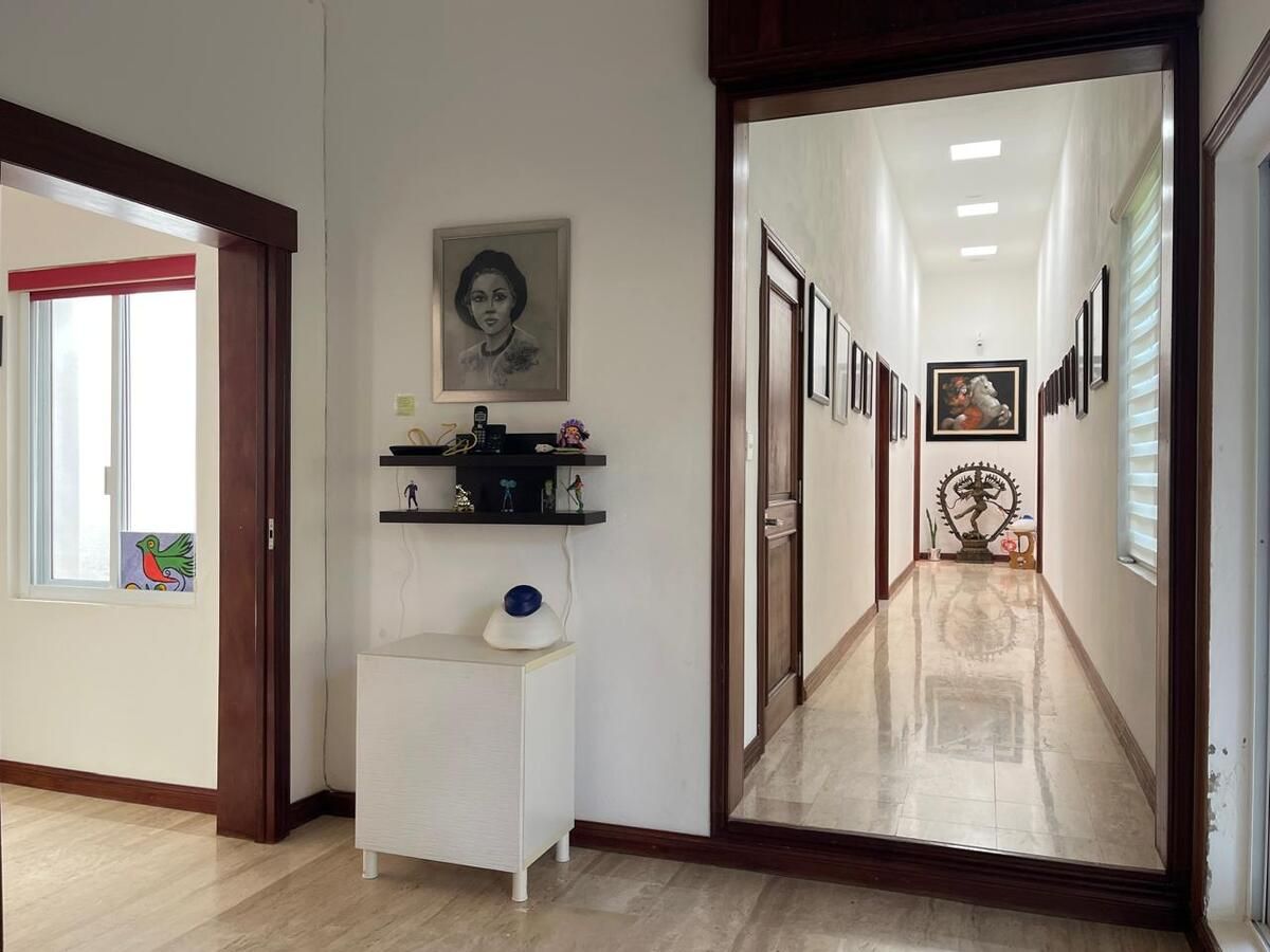 18 de 37: PASILLO DISTRIBUCIÓN PLANTA ALTA