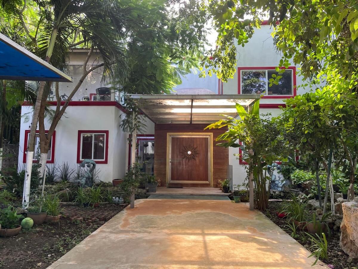 3 de 37: FACHADA PRINCIPAL