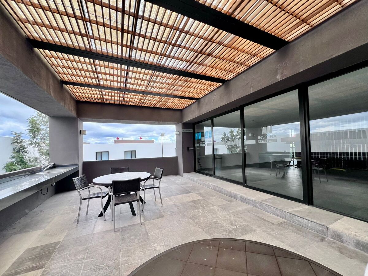 23 de 24: Terraza