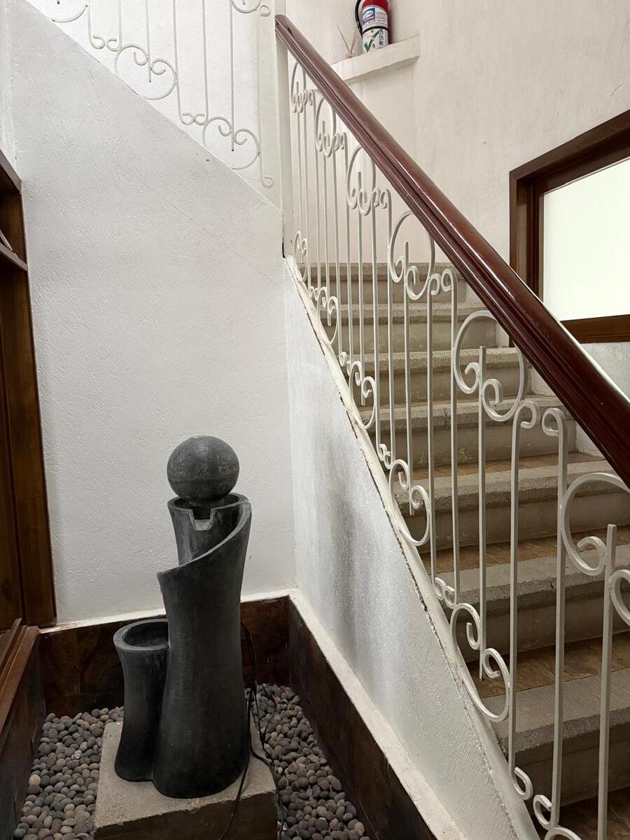 5 of 29: Acceso escalera