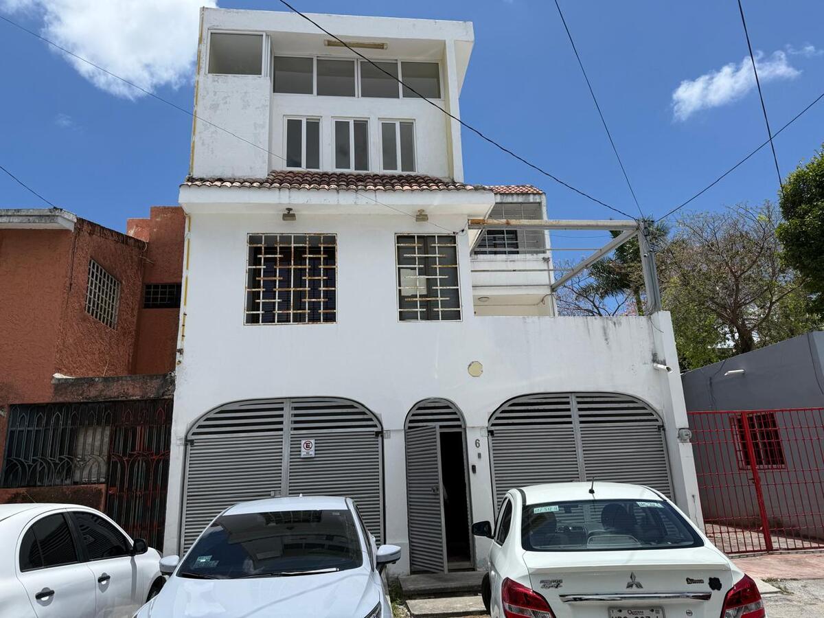 26 of 29: Fachada