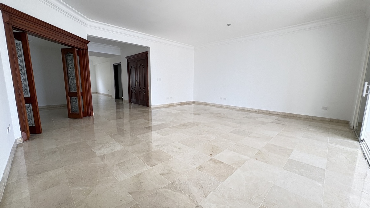 5 de 22: Sala y vista parcial estudio