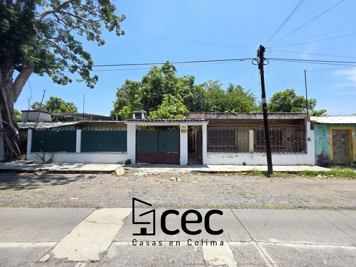 Casa en Venta Muy Amplia, 3 Recámaras, 2 Baños, Cochera para 1 Auto