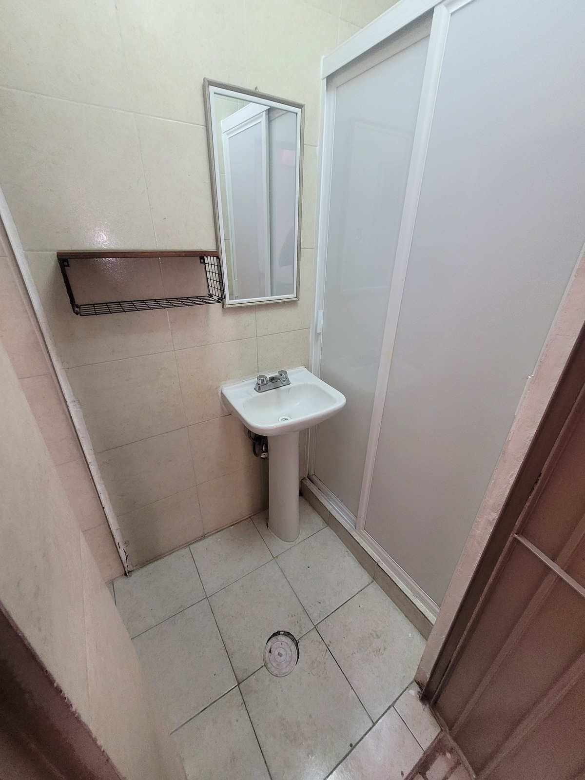 7 de 15: Lavabo y regadera