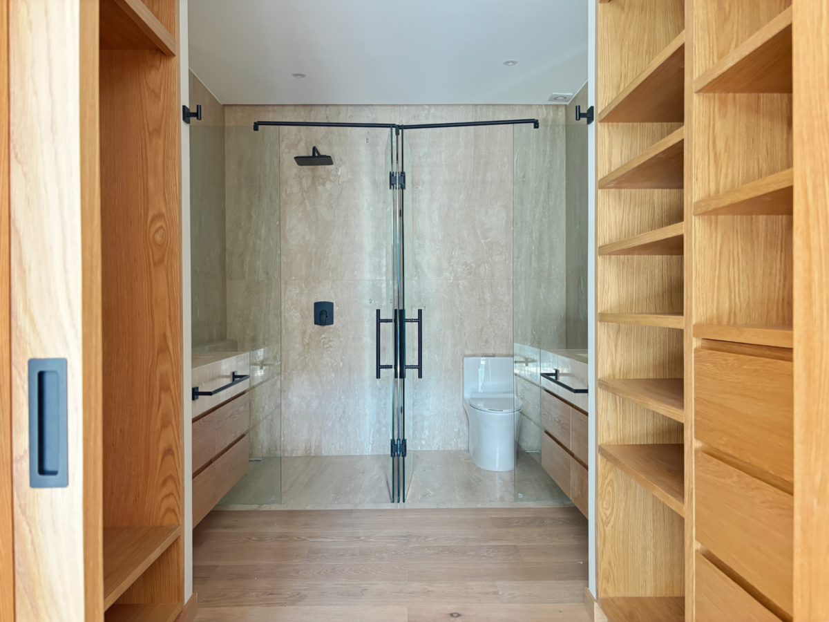 18 de 29: Baño y closet de la recámara secundaria