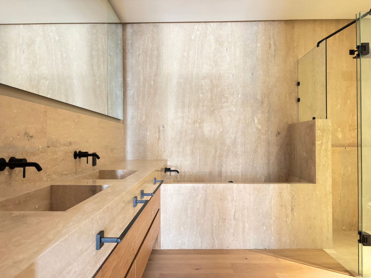 14 de 29: Baño de la recámara principal